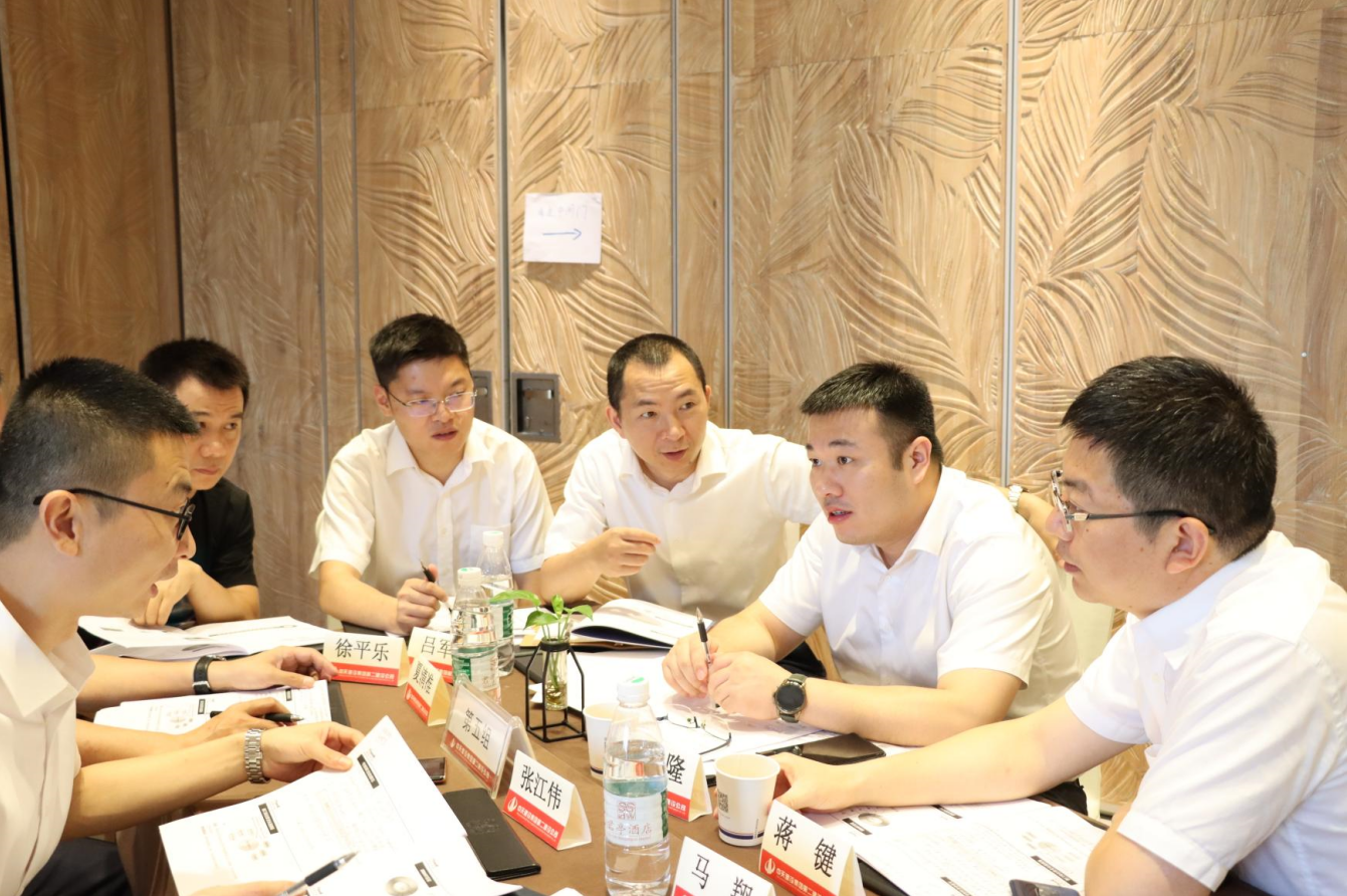 2021年6月25日-26日，豪运国际二建组织开展了2021年中高层主管执行力培训。本次培训特邀清华、北大、上海交大总裁班讲师，中国企业家协会特聘高级讲师许晋老师进行授课。